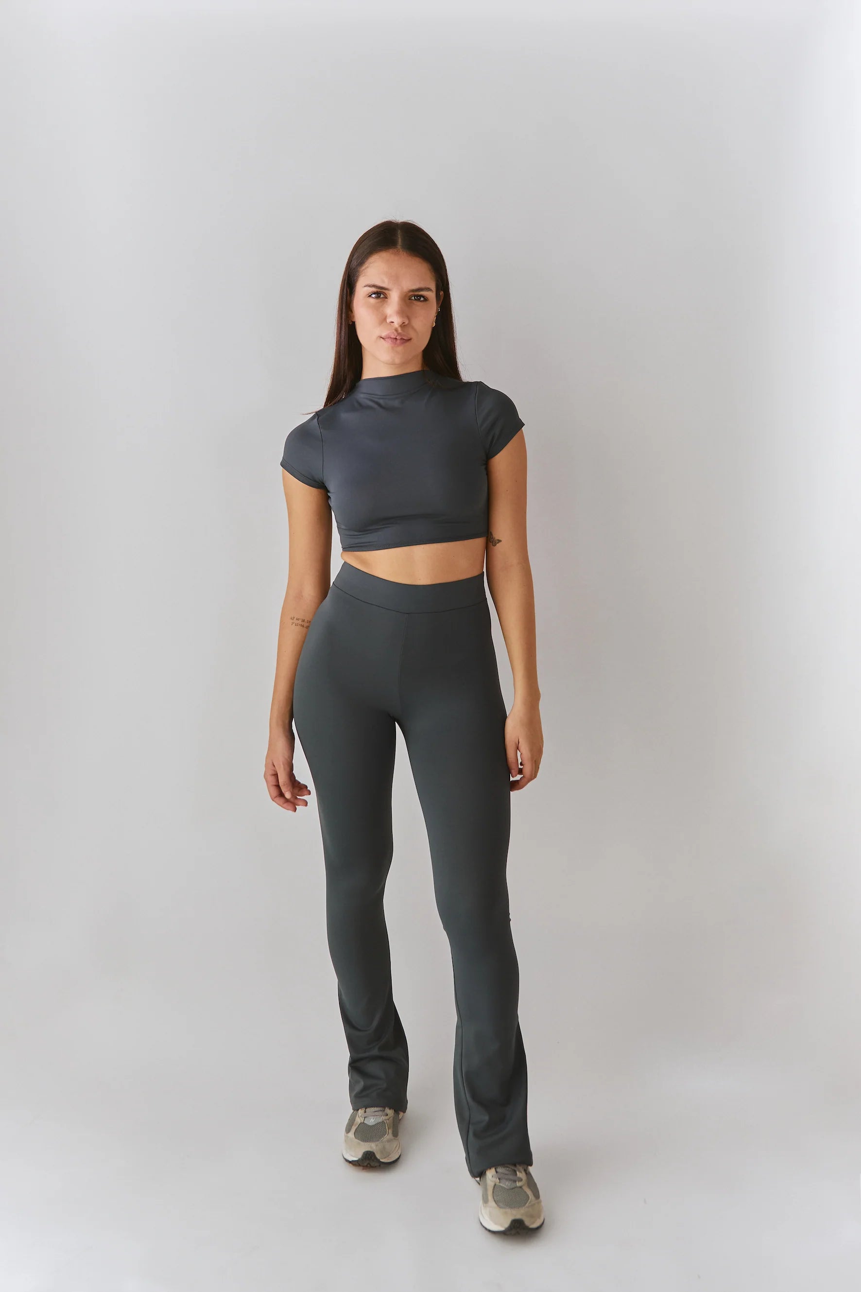 AUGUST STUDIO 04 Fitted Legging