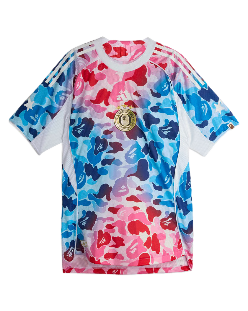 Adidas x BAPE – Schmales T-Shirt mit Fußballgrafik