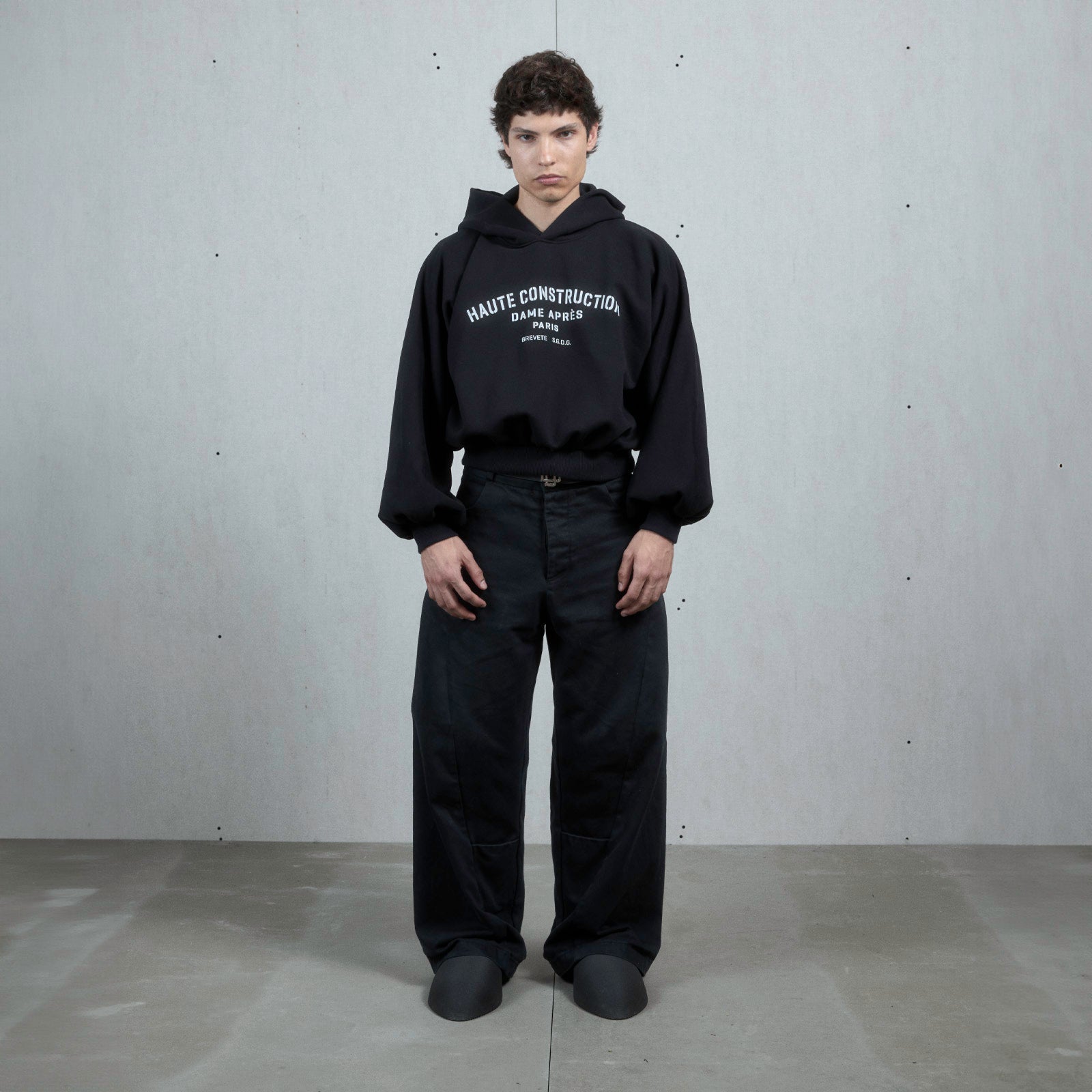 Schwarzer Haute Construction Uniform-Hoodie von Dame Après Paris