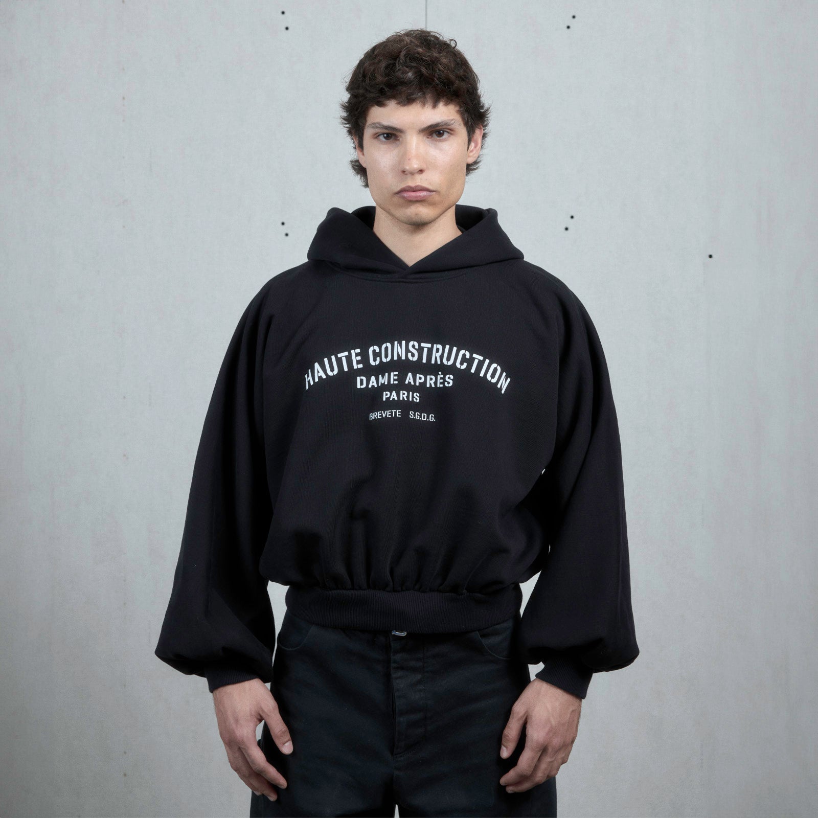 Schwarzer Haute Construction Uniform-Hoodie von Dame Après Paris