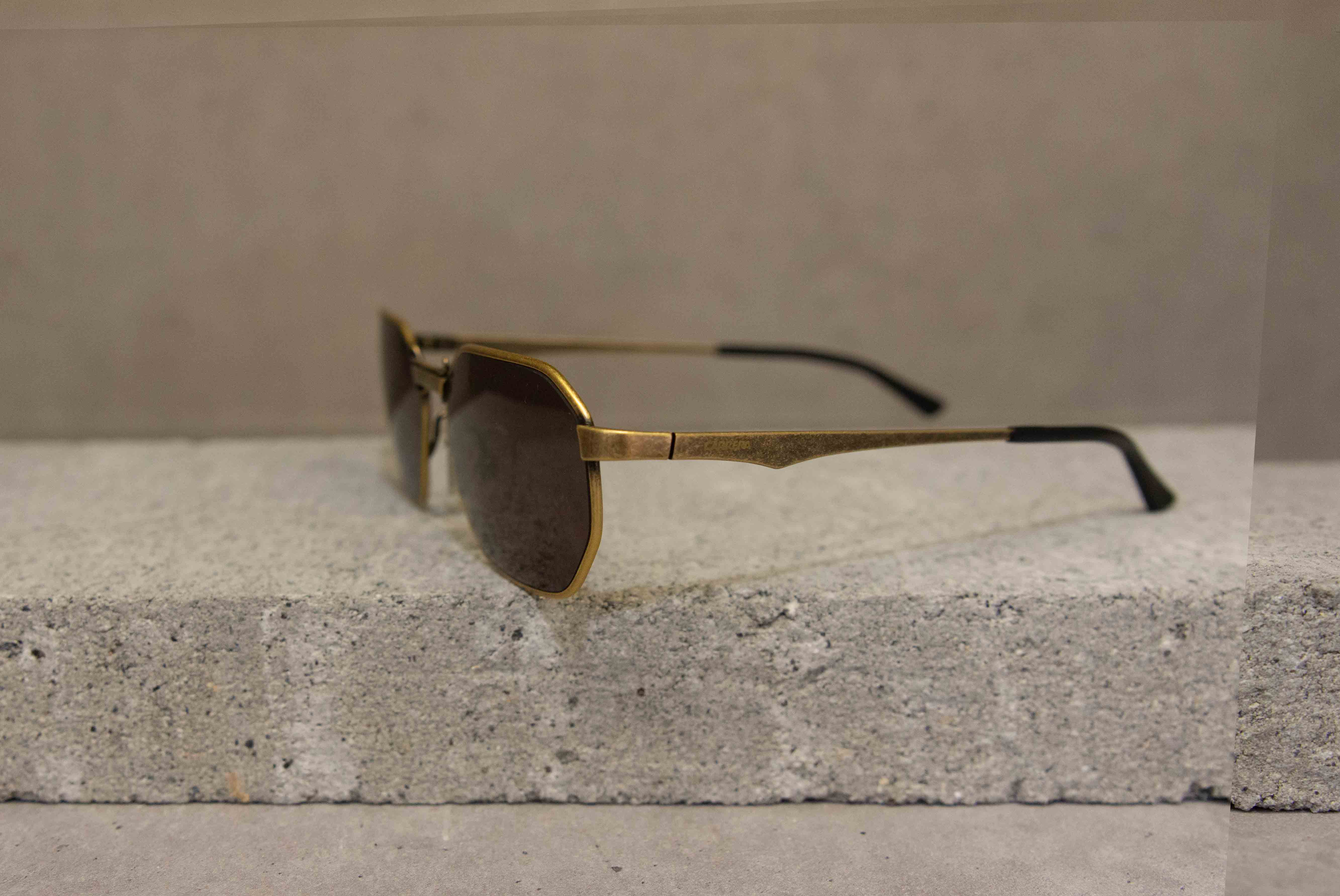 TVT 04 Carrera Black Solid THE GARDEN