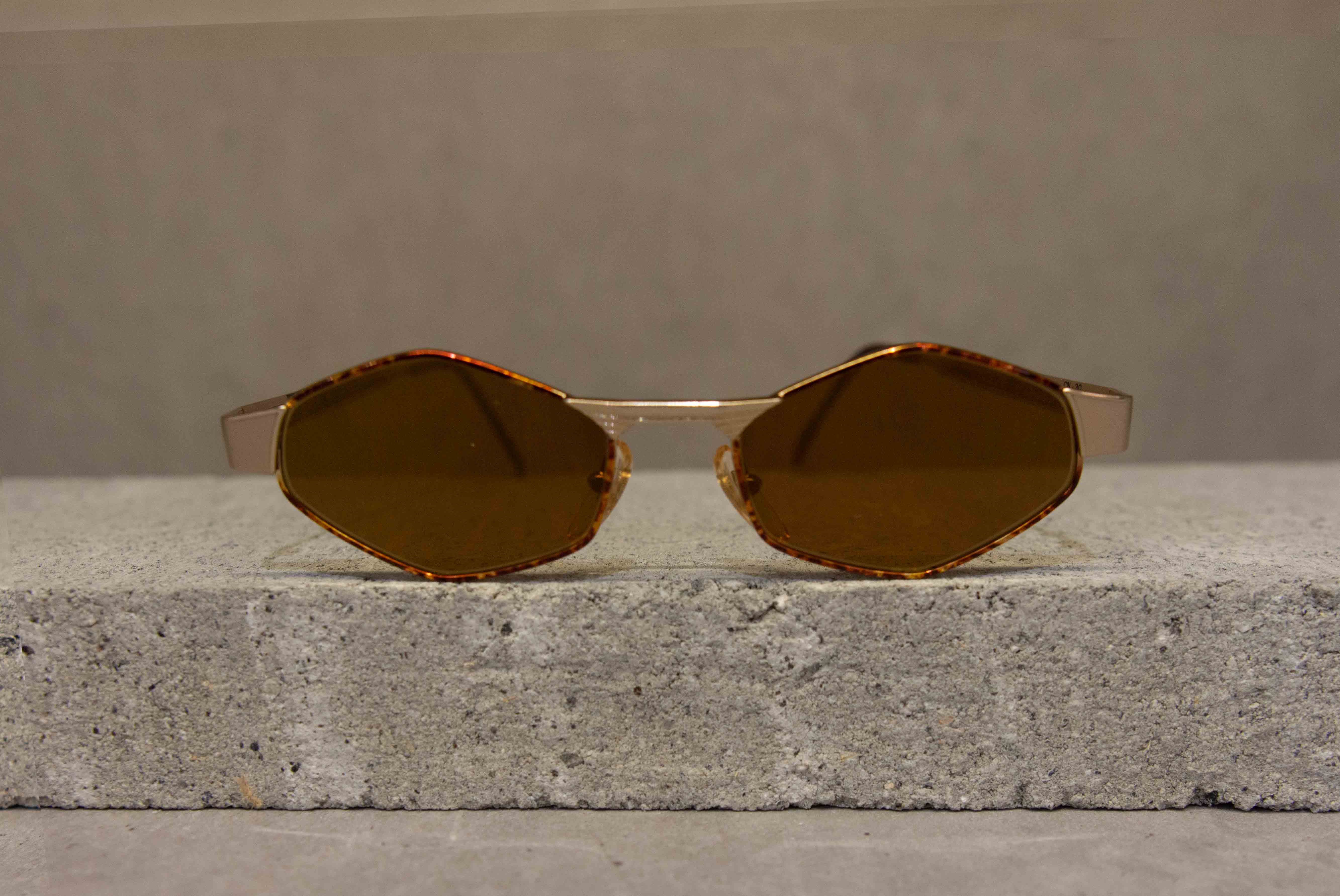 TVT 05 Dolce Vita Brown Solid with Gold Mirror THE GARDEN