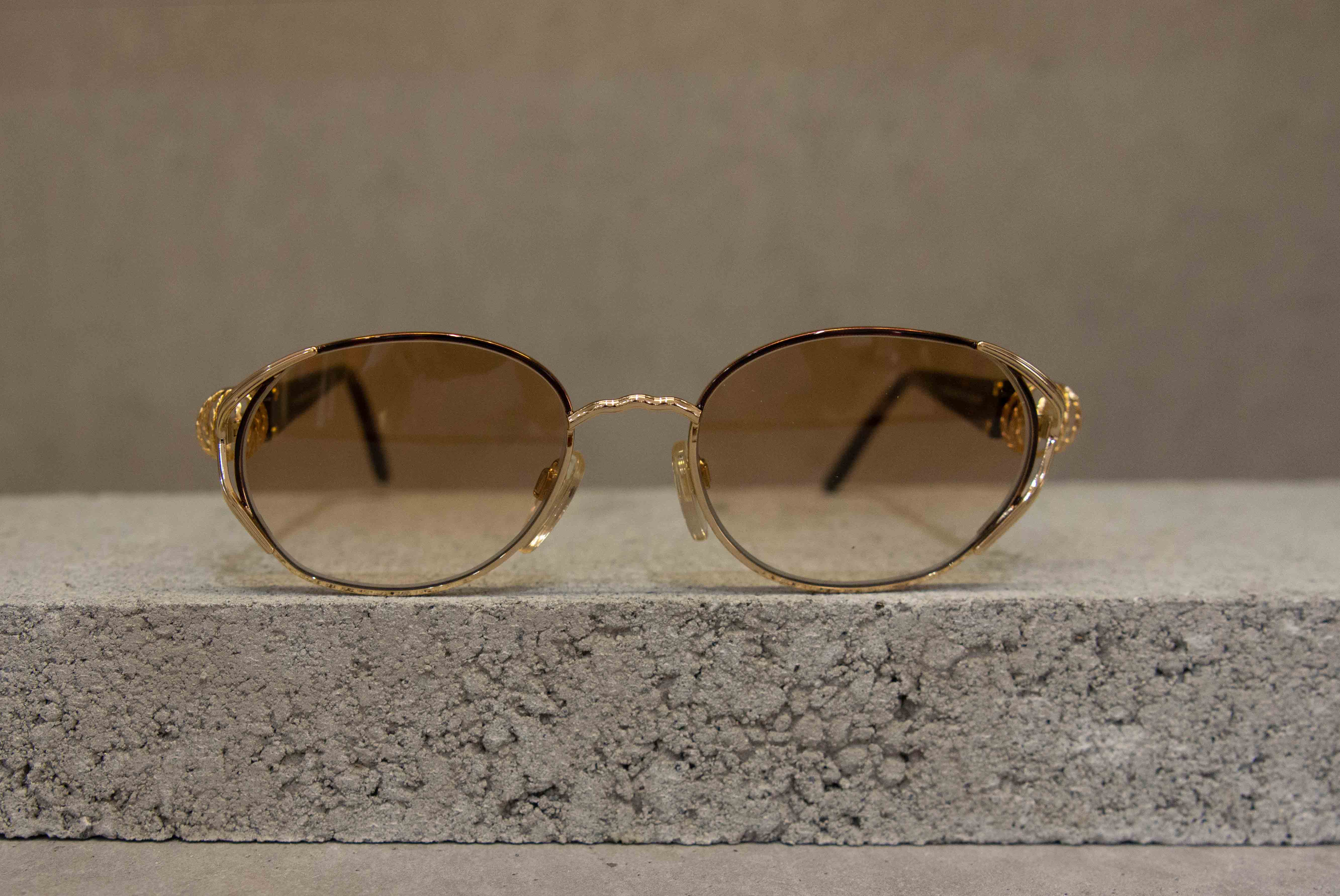 TVT 28 Hilton Light Brown Fade THE GARDEN