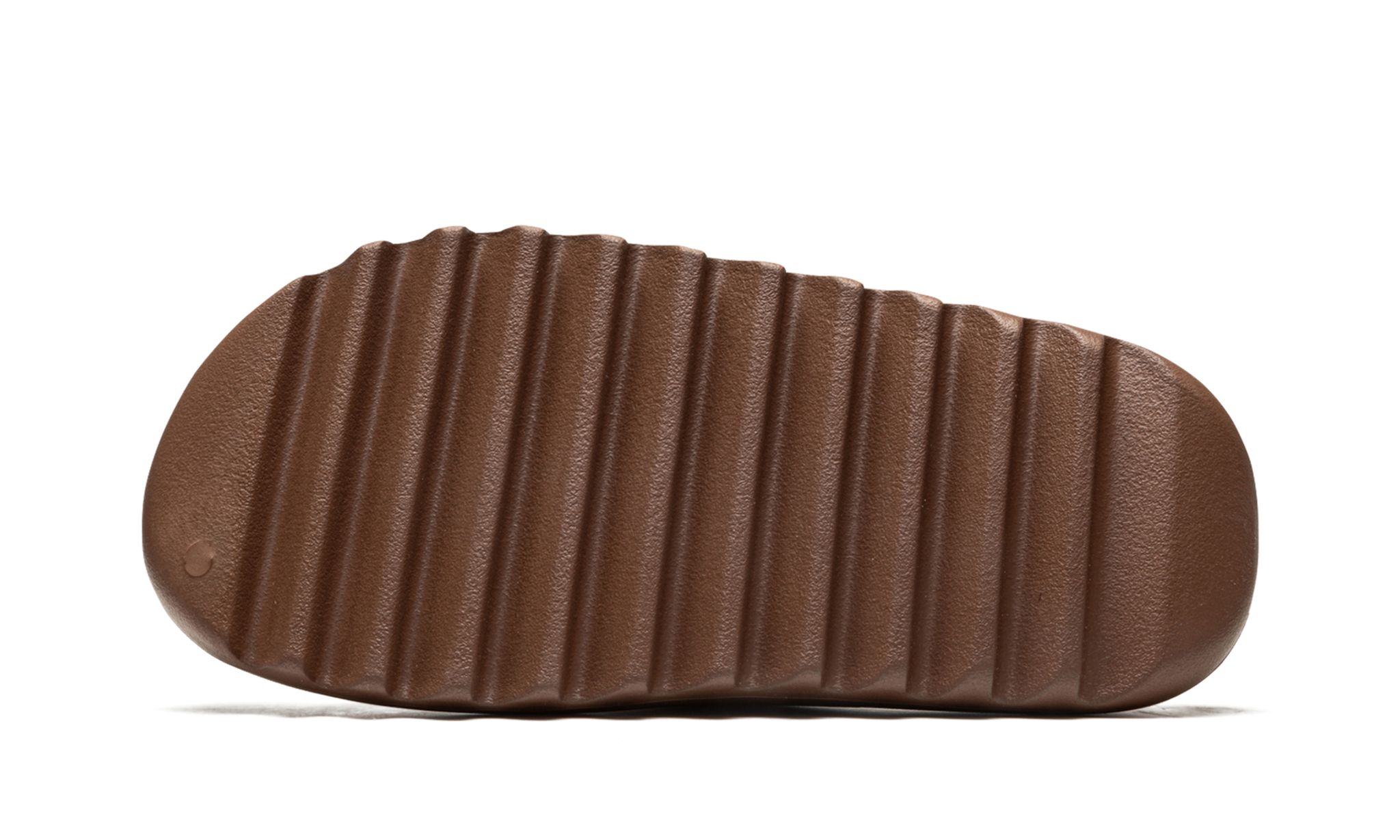 Detalle de la suela de las Yeezy Slide Flax, destacando su comodidad