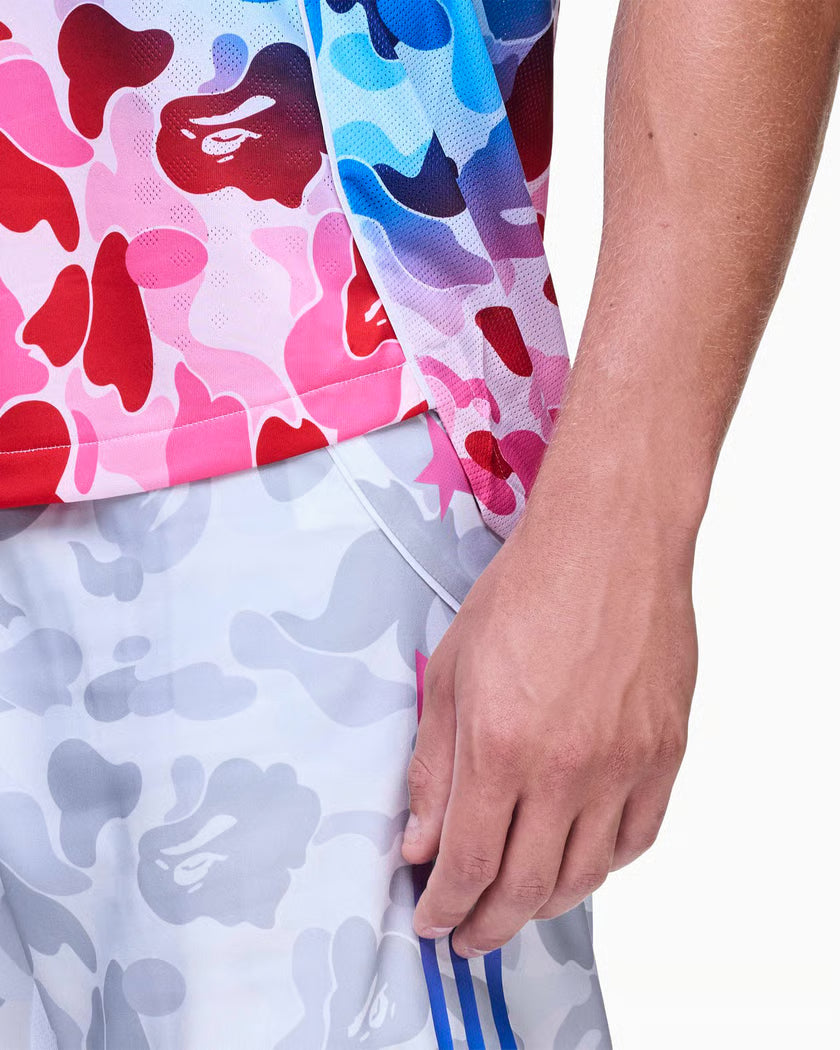 Adidas x BAPE – Schmales T-Shirt mit Fußballgrafik