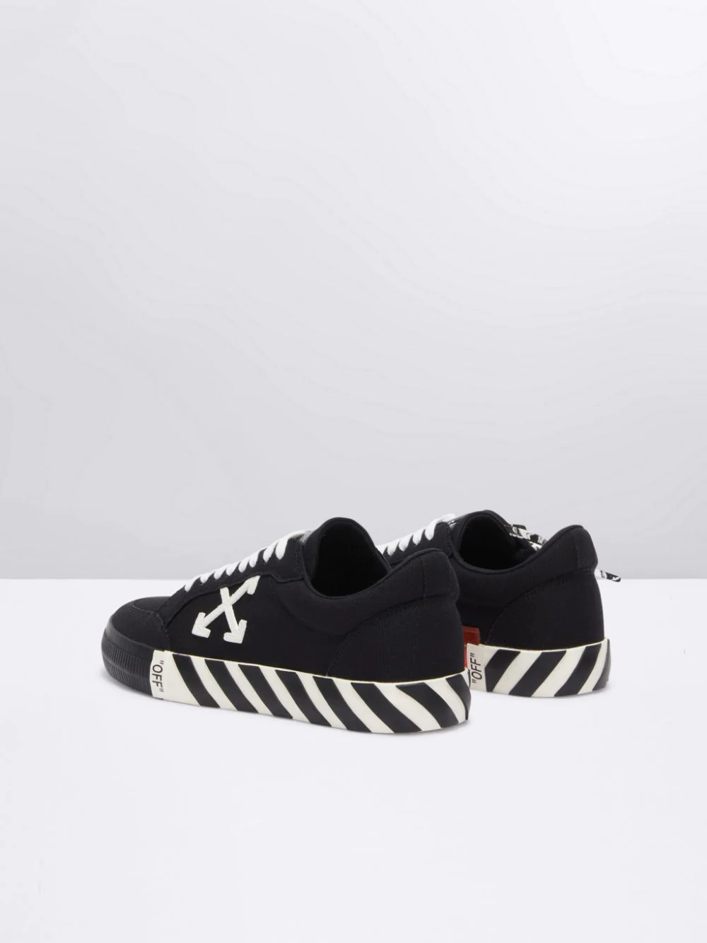 Off-White Low Vulcanized Sneakers Black-White 